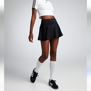 Simons Twik black pleated skater skirt size small